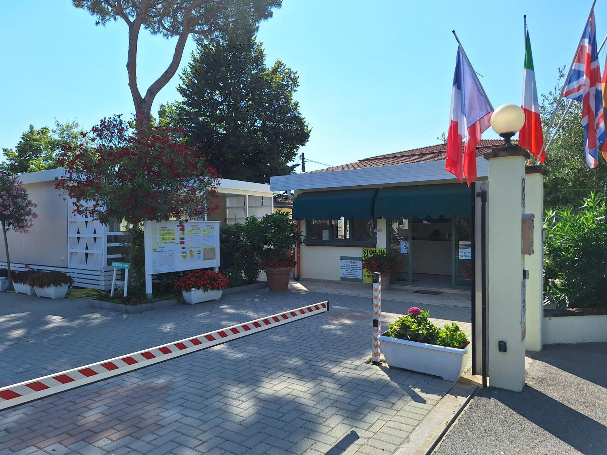 Camping Parco Vacanza Partaccia 2 마리나디마사 외부 사진